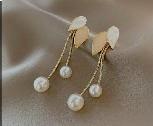 Leaf Design Dangling Earrings
